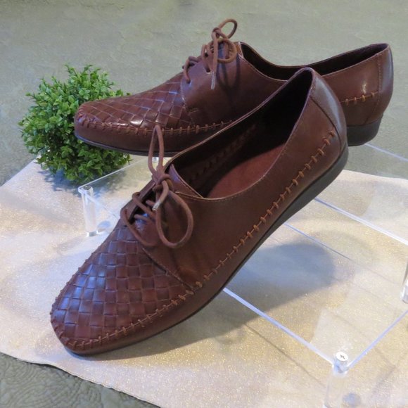 NWOT Brown Leather Lace-up Shoe  Size 9 1/2 - Picture 2 of 7